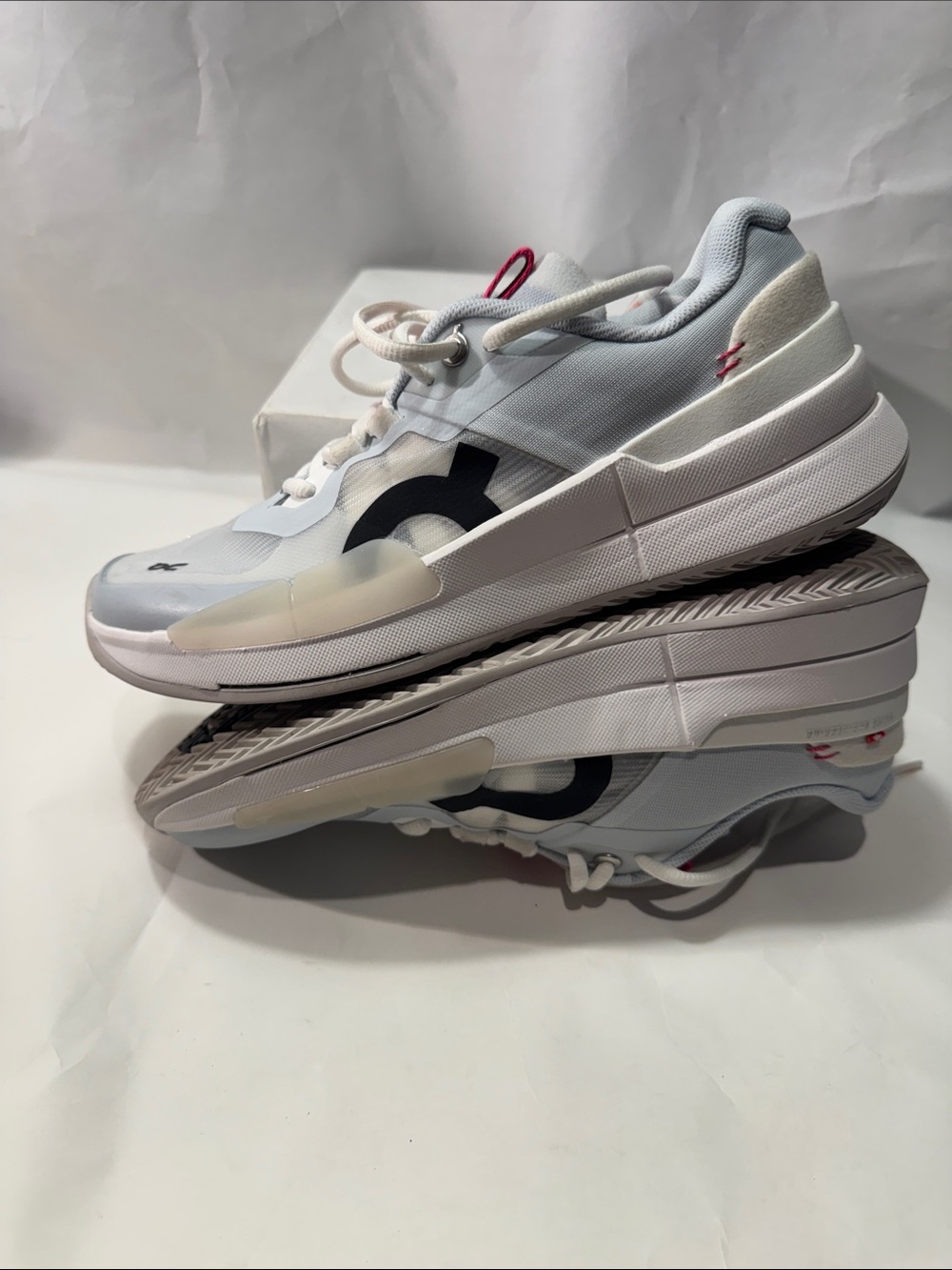 On The Roger Pro 2 Women’s Tennis Shoes White Pink Black Size 8